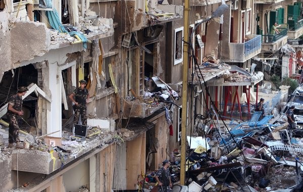 Cảnh tượng đổ nát sau vụ đánh bom ở Beirut